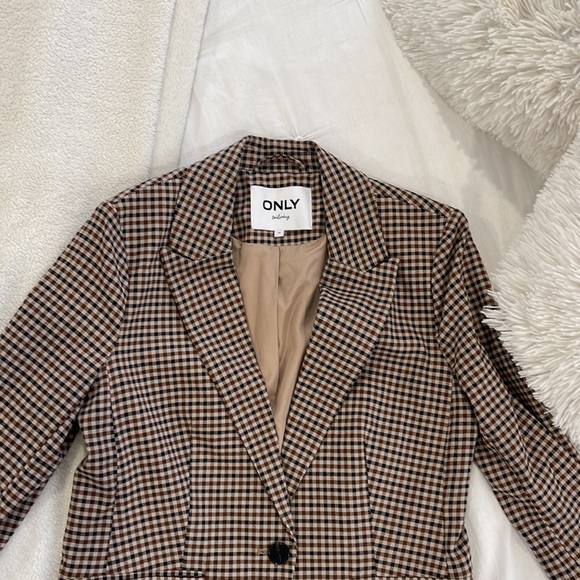 ONLY tailoring suit - two piece set, skirt & blazer - Picture 2 of 6